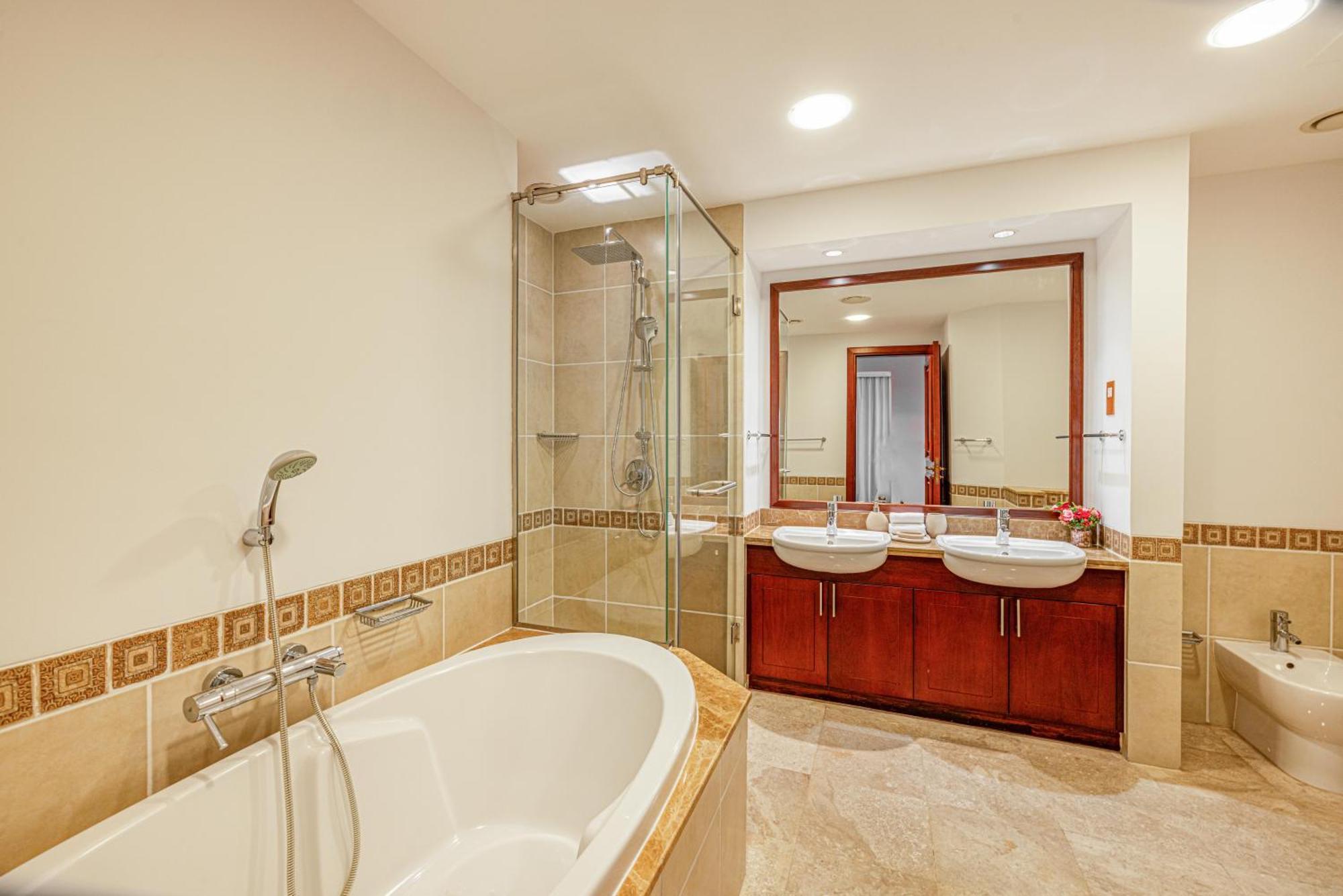 Fairmont North 2br 2 Balconies Sea View Apartment *