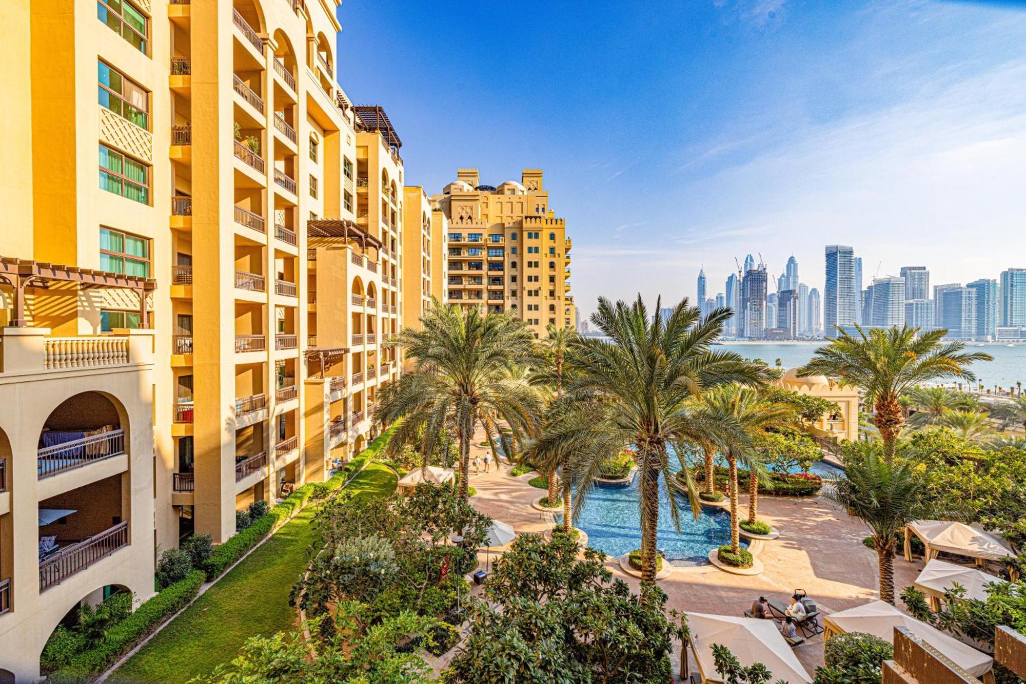 Fairmont North 2br 2 Balconies Sea View Apartment *